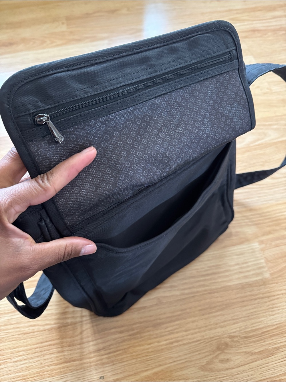 Lug ‘Hopscotch’ Crossbody Messenger Bag 🔅 - Picture 9 of 13